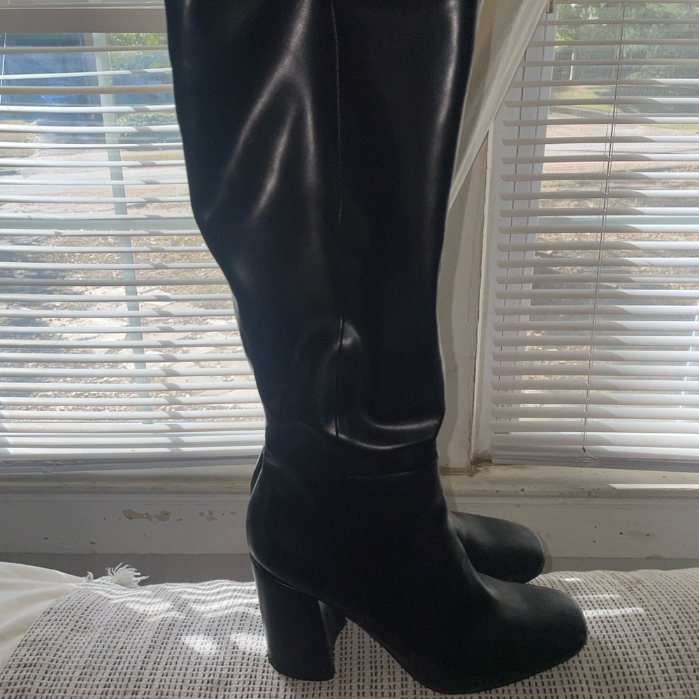 Black Knee-High Leather Boots - Picture 2 of 10